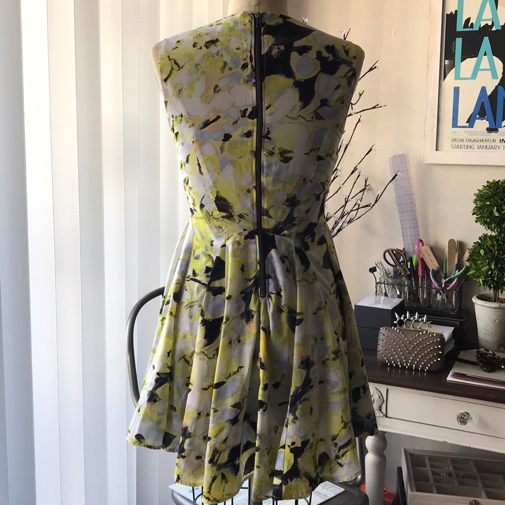 DRESS🌼💛 - Picture 5 of 8